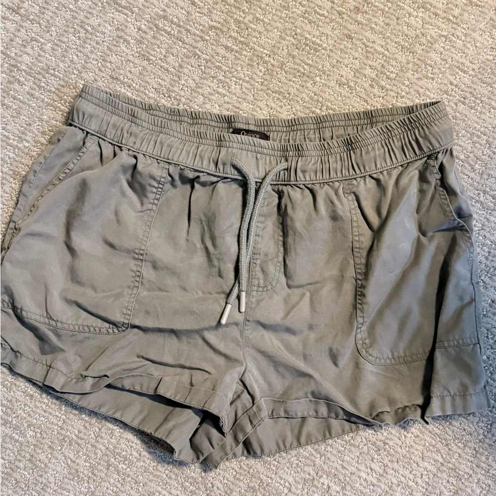 Quince Women's Light Gray Cargo Shorts